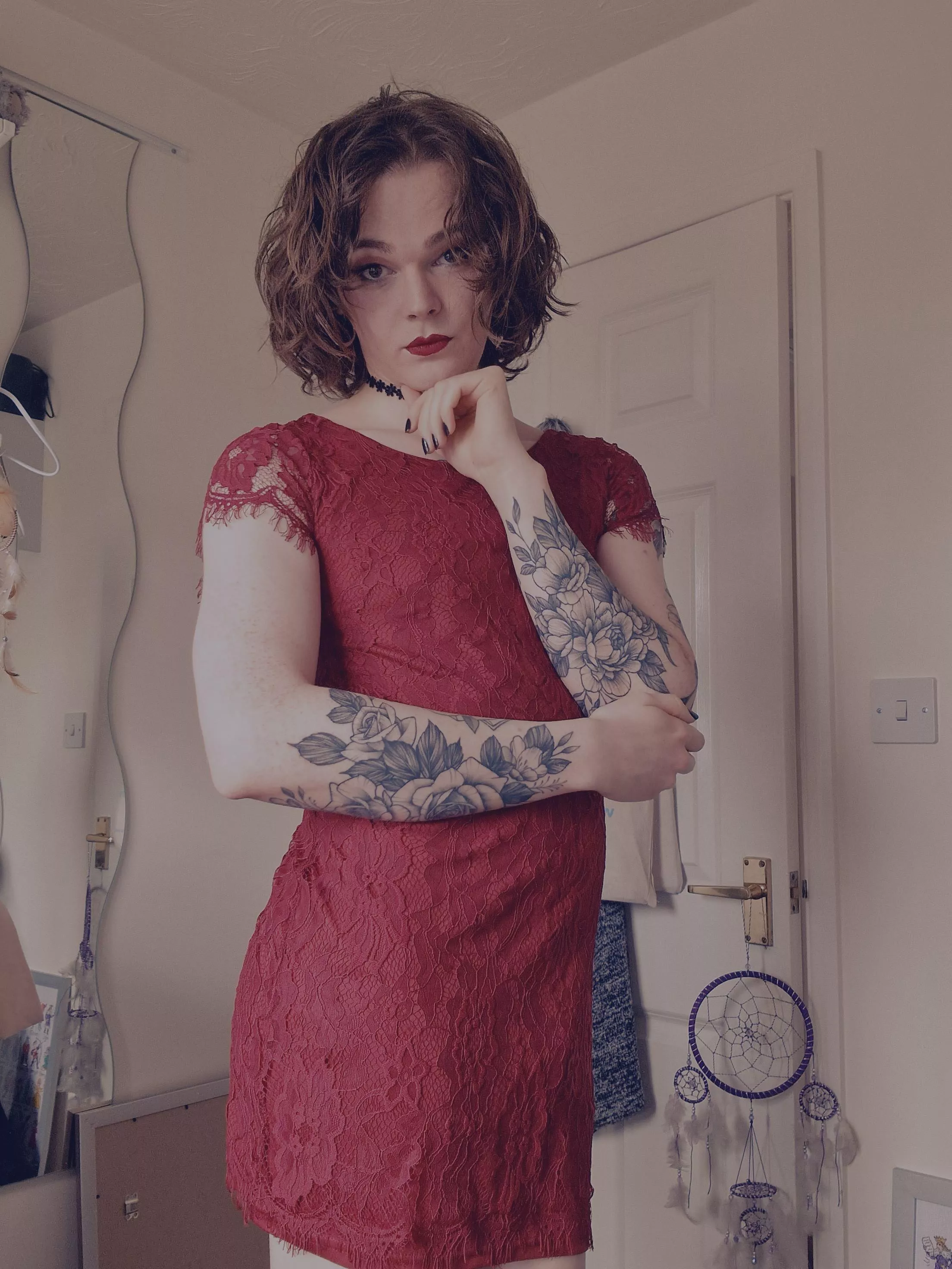 Red dress, red lips, red hair 😍