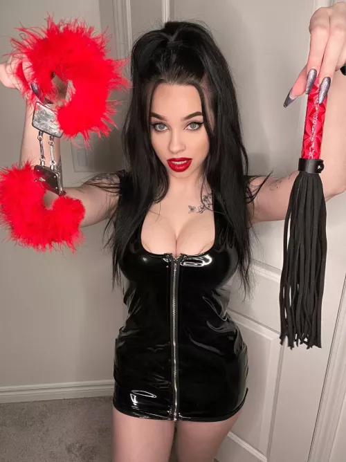 This Mistress is so hot you gonna catch fire!