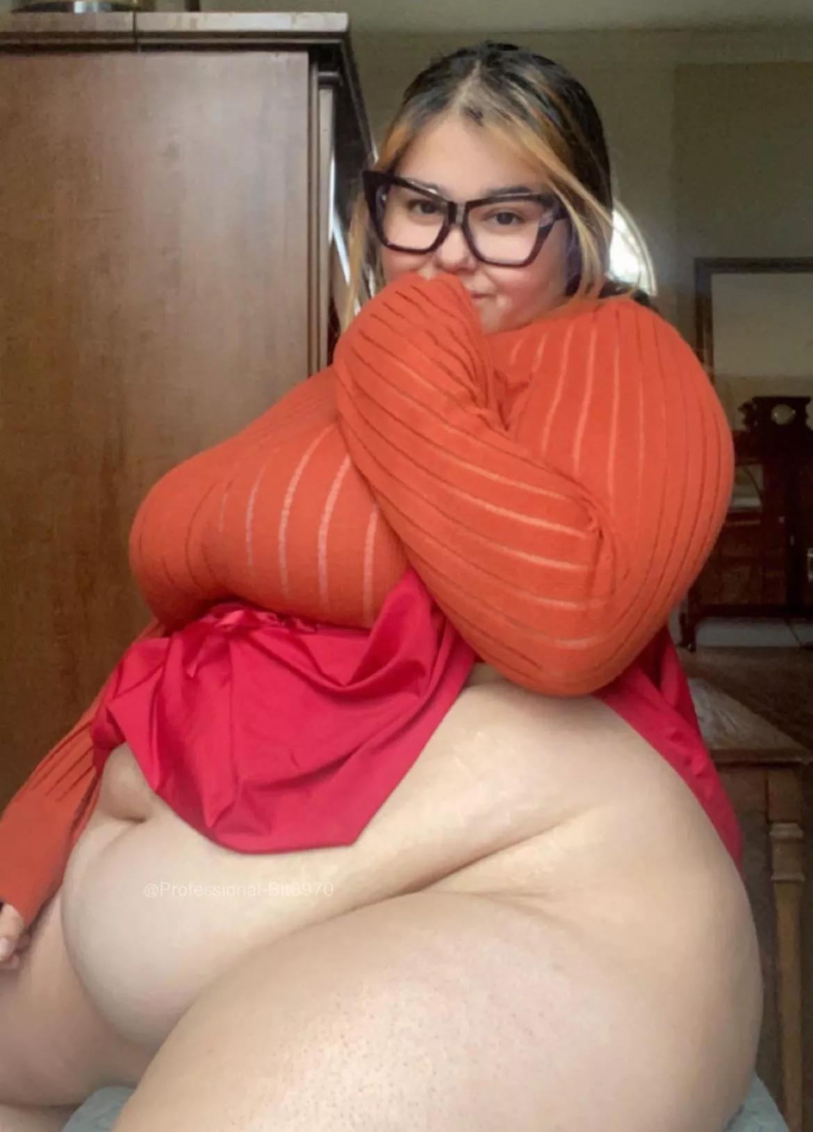 throwback to my supersized Velma cosplay🙈