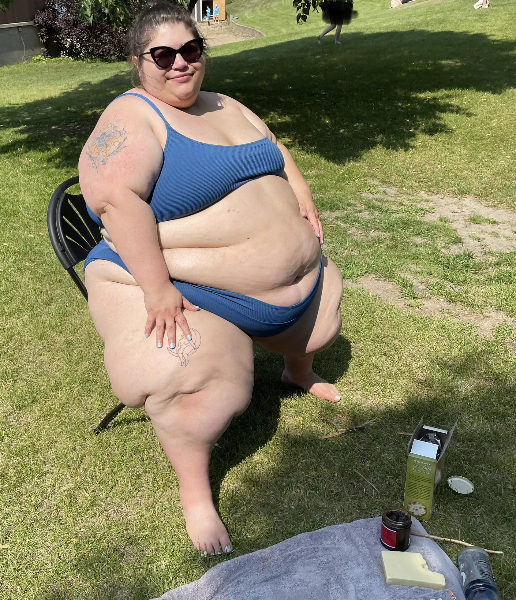 upvote if you’d love to have a picnic by the lake w me 😘