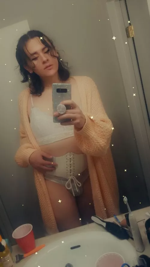 What would you do if you found me in your room like this💋😈