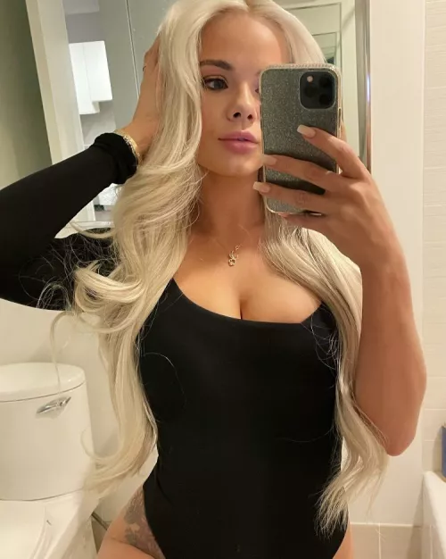 What's your favorite Elsa look/outfit ?