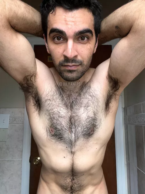 Which armpit do you think smells muskier?