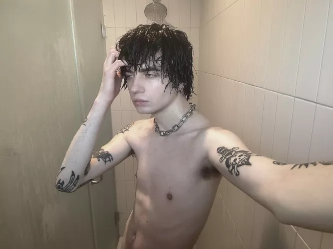 who wants to shower with me? 😈