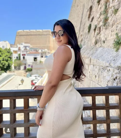 Would you look at my 🍑 if I walked past you?