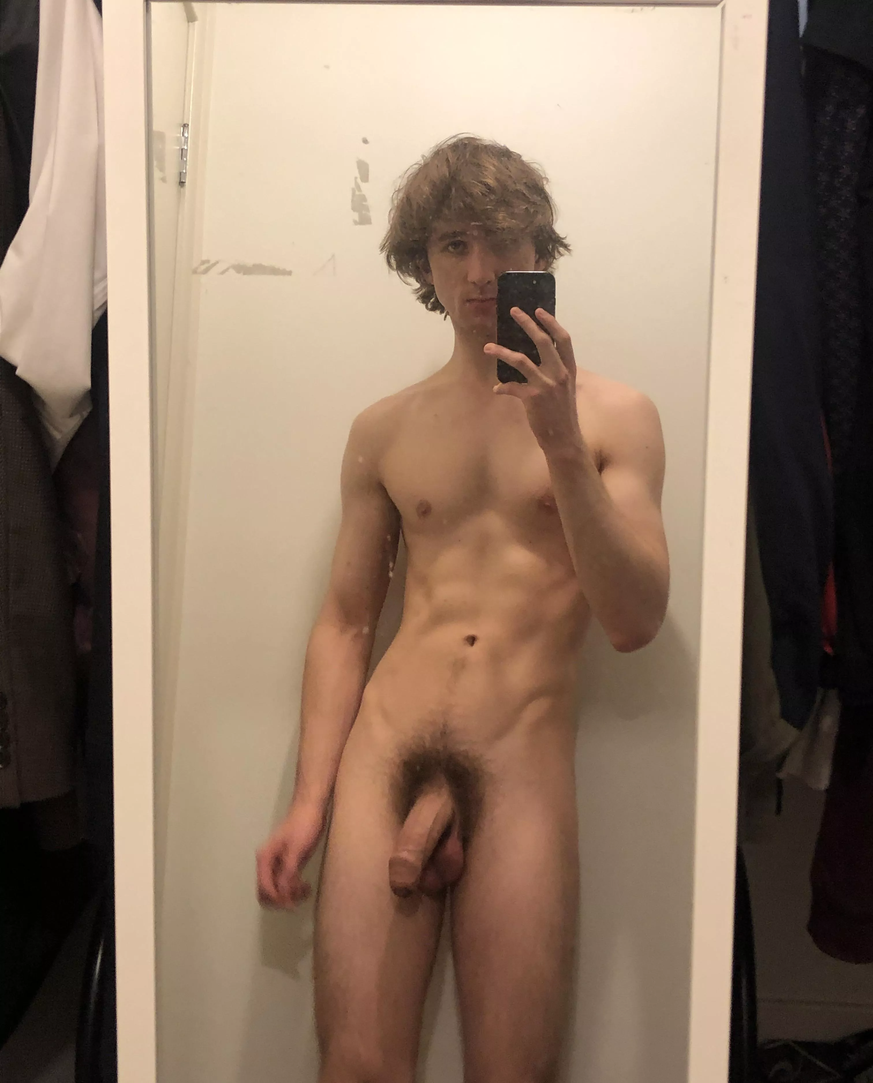 Would you relax nude with me? 💕