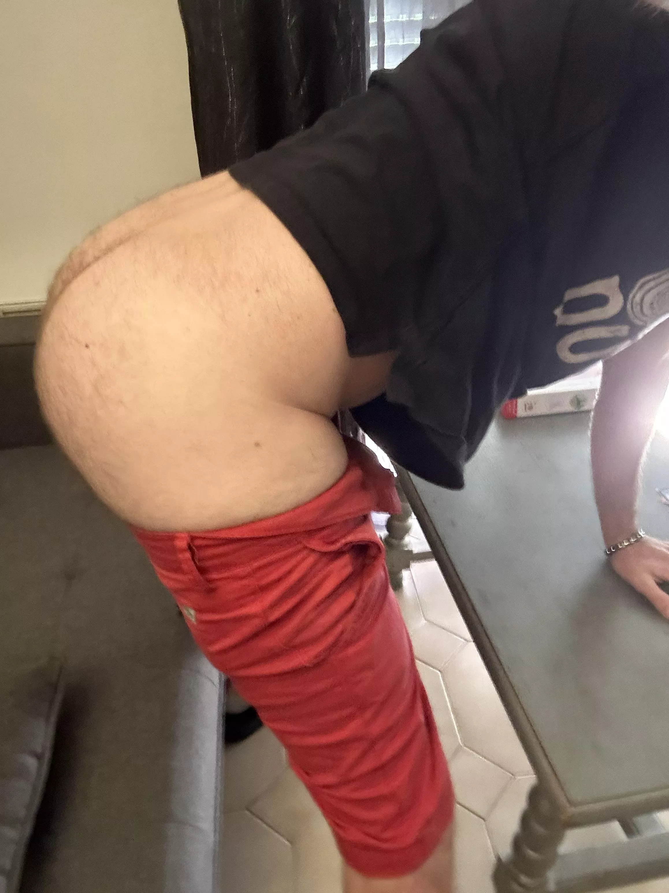 you put yourself on the table or on the sofa for eat ? 😏