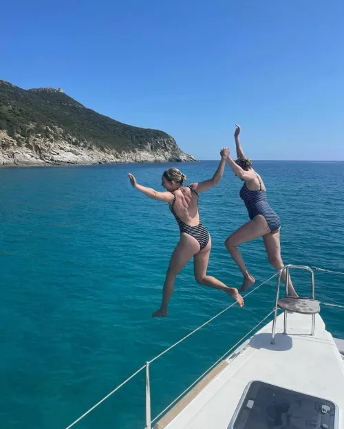 AnnaSophia Robb (on the left) Instagram 7/11/23