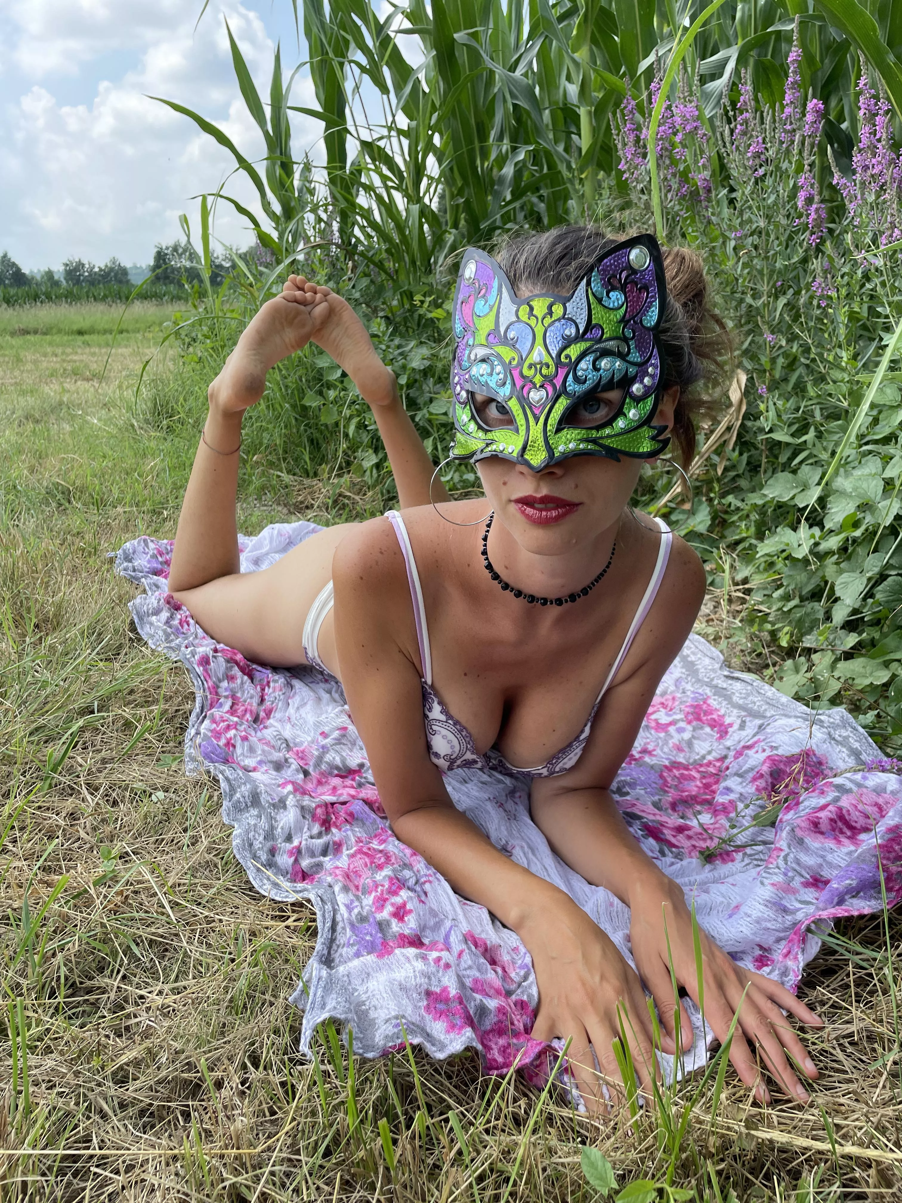 do you want to play a bit with mama cat?😻