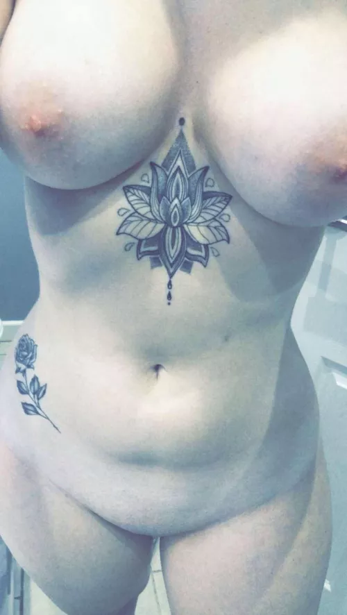 [F] 23, 135lbs, 5’5 I love being naked and I hope you like seeing me naked