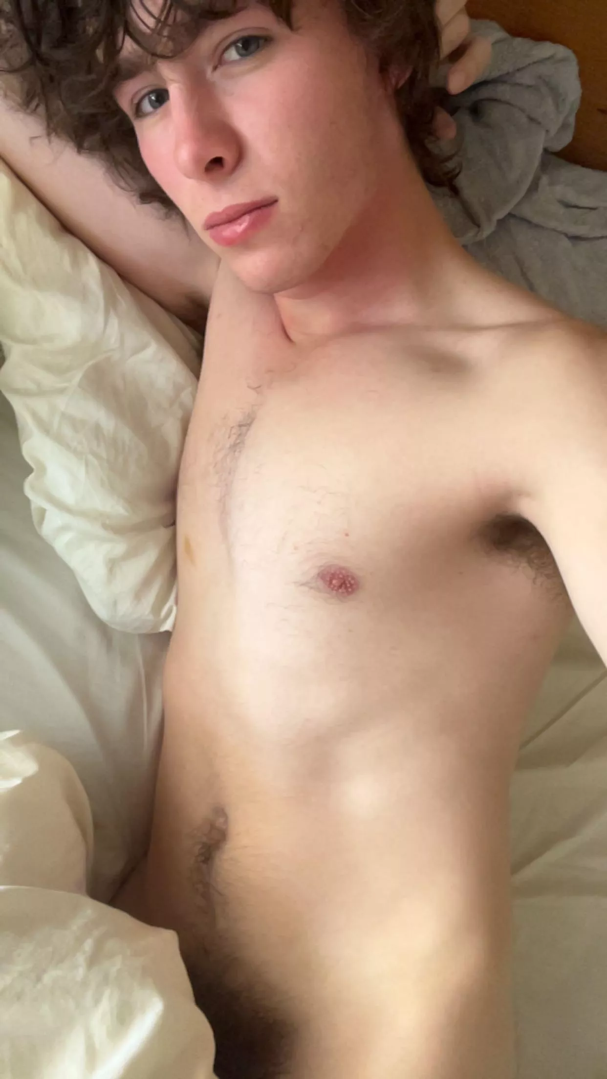 Feeling comfy rn. Someone cum lay with me 🥰