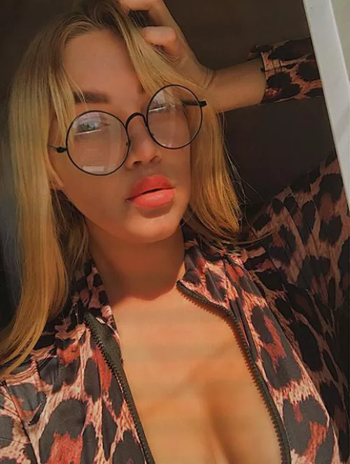 Glasses and tits are the best combination