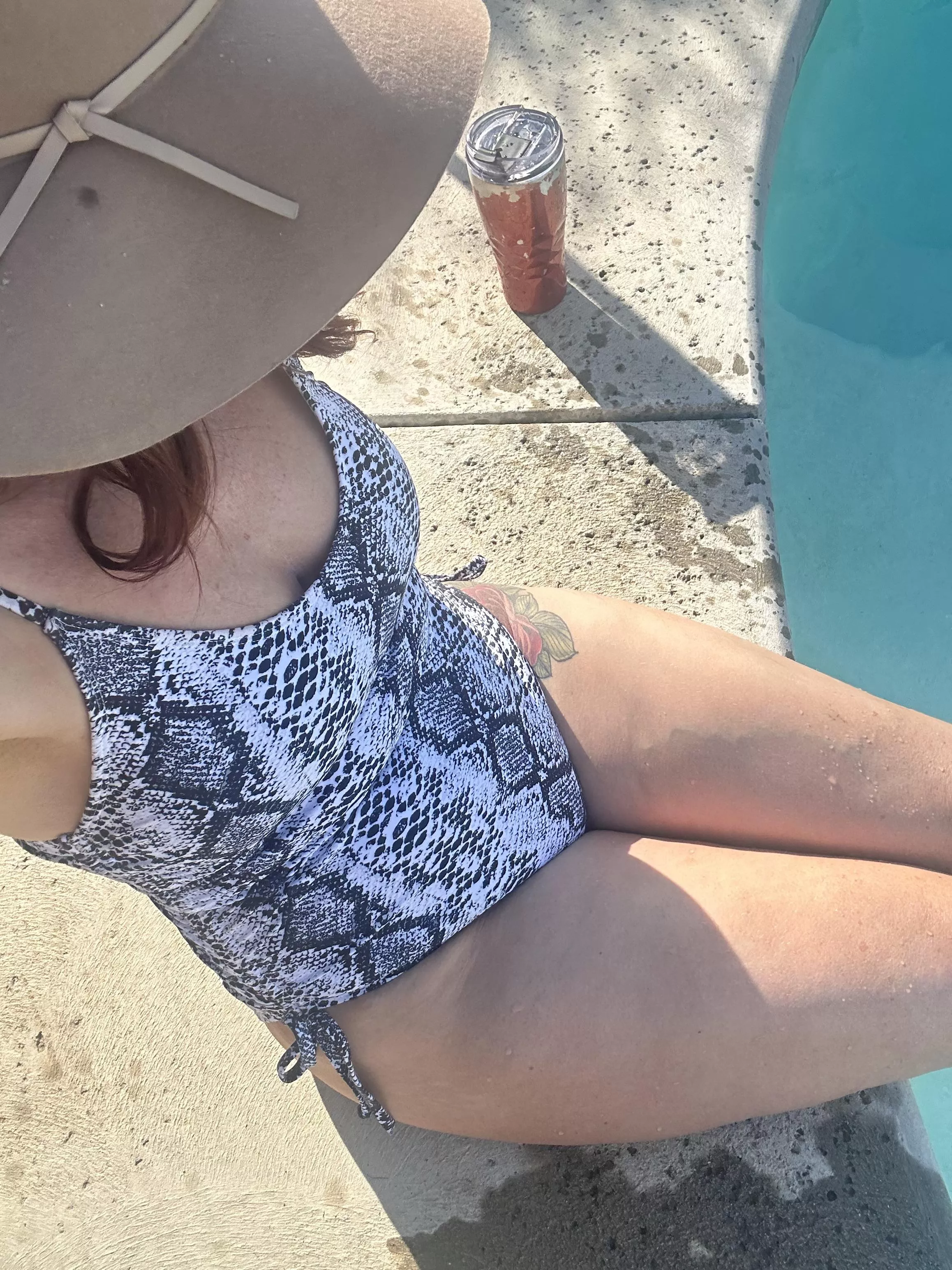 Hi from your horny neighbor