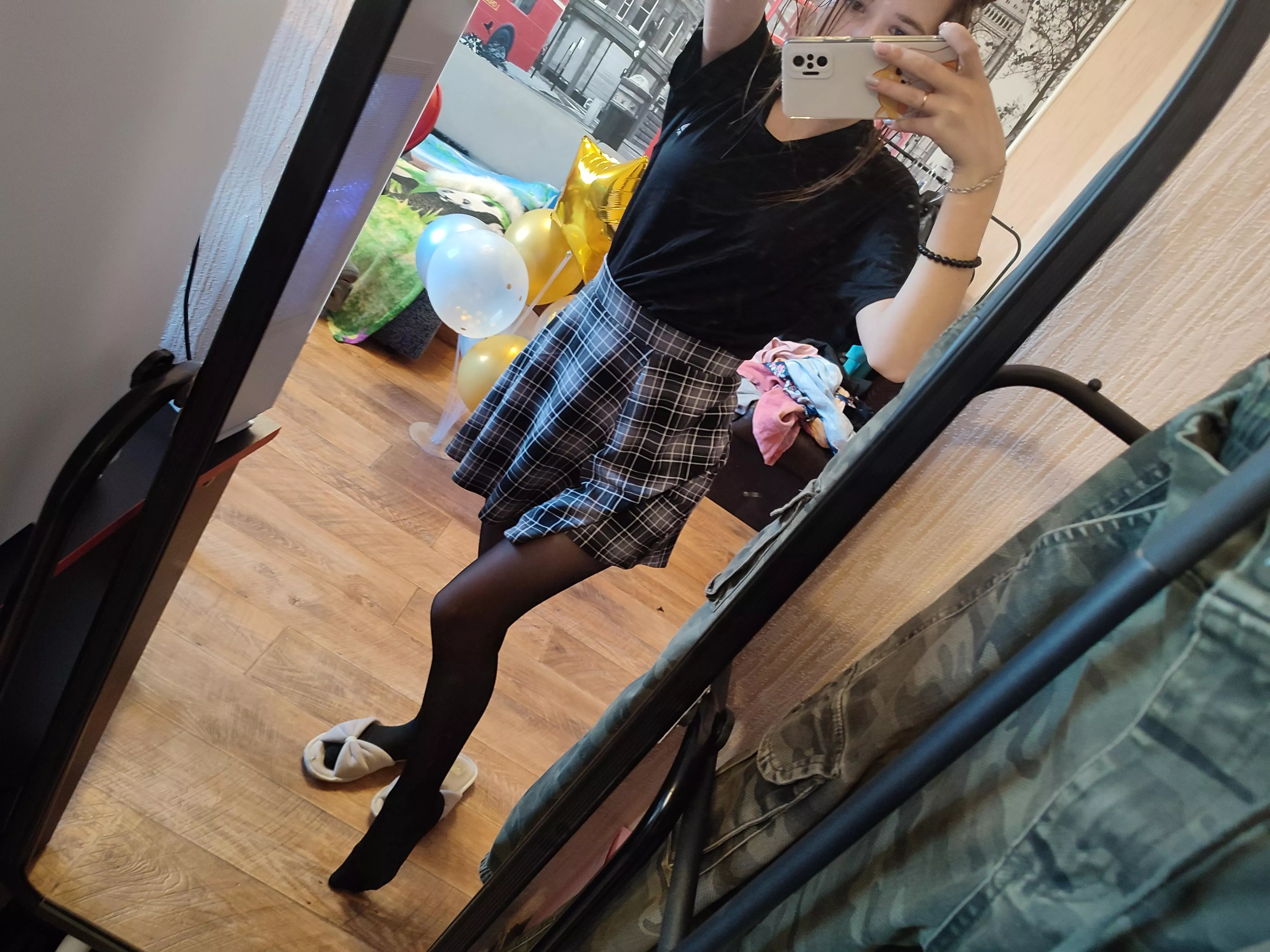 hi i'm 18 and i'm a virgin, would you like your girlfriend to have such legs or do i need to finish the figure?