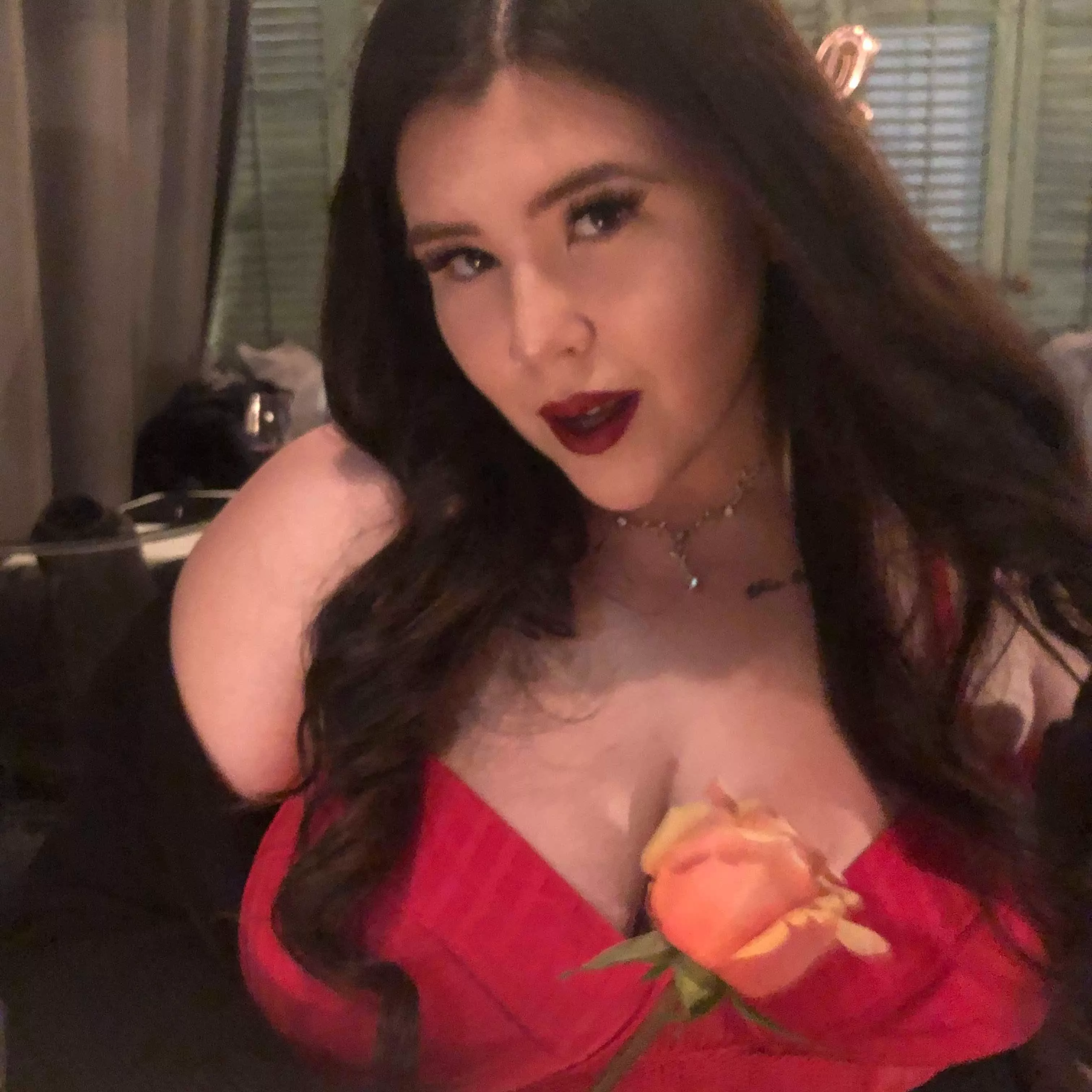 I love dinner dates. Wish you took me on one💋