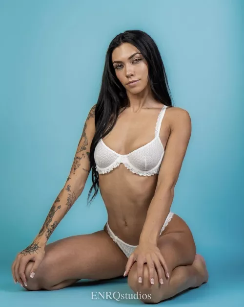 i think whites a good color on me, do you