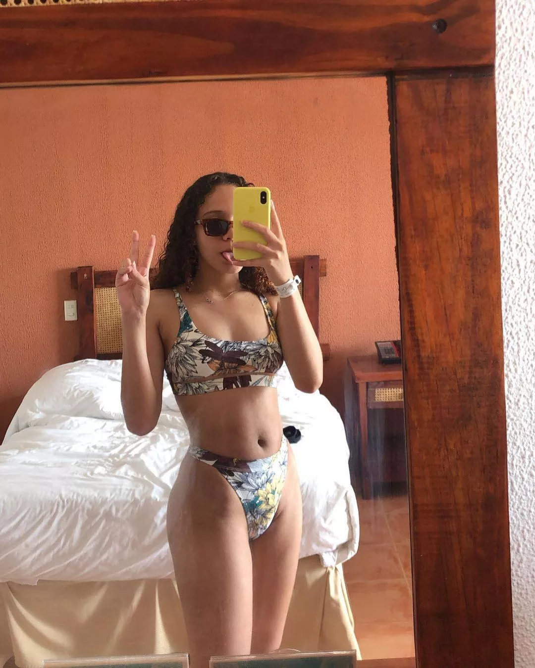 Is it wrong for me (19) to fuck the friends of my dad and call them papi?