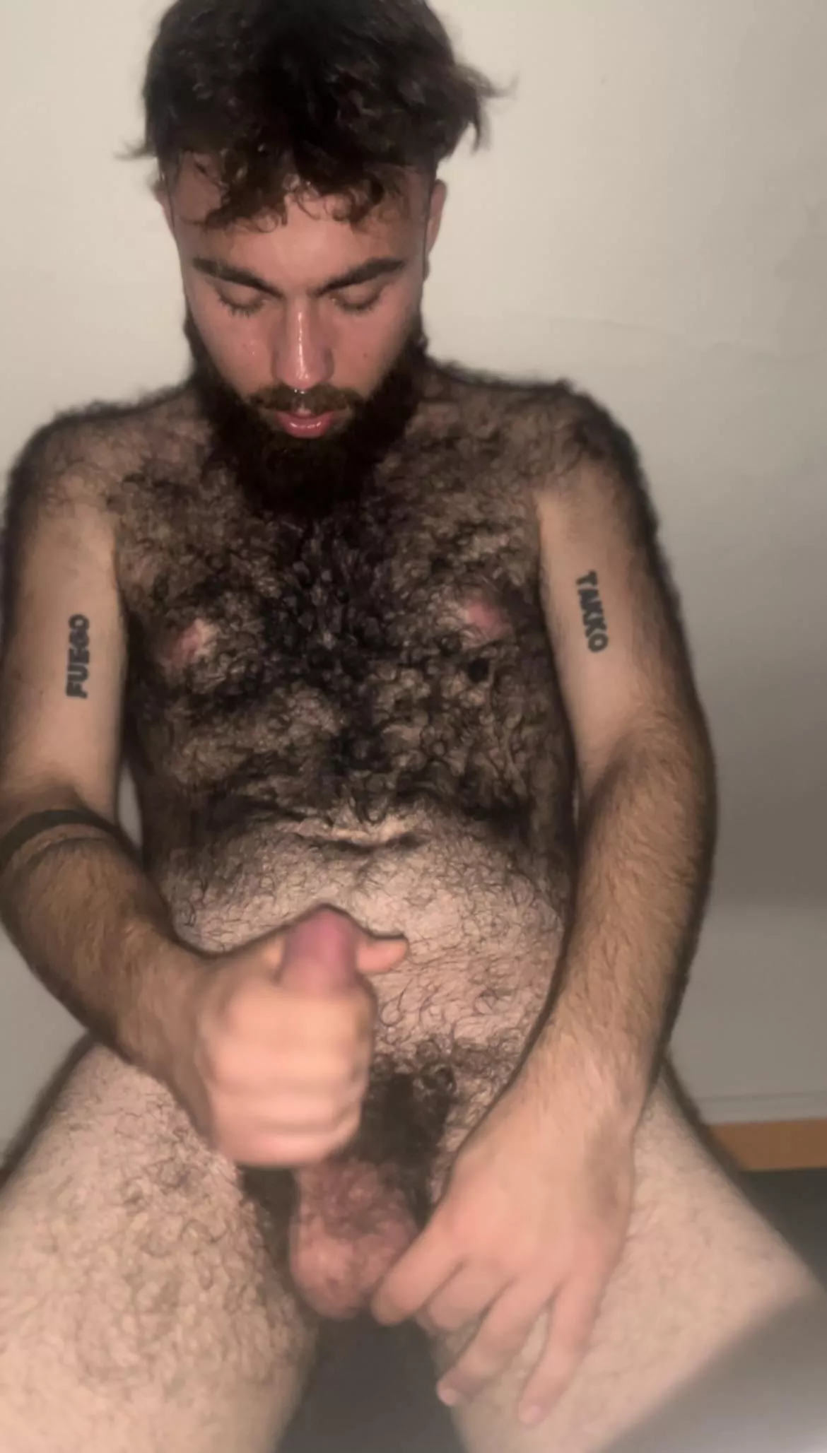 It’s so hot I’m getting so sweaty