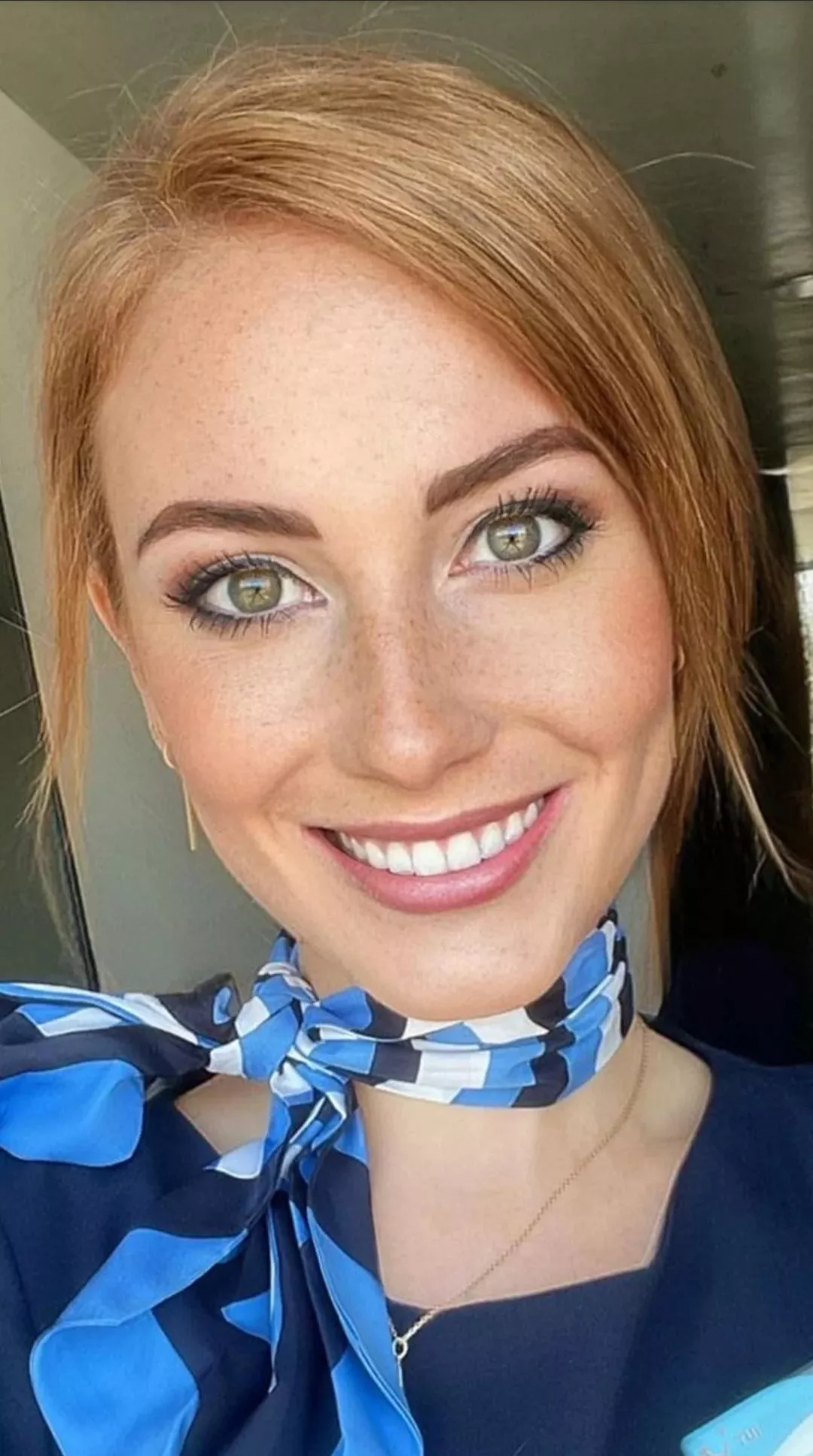 IUTR Wonderful eyes and smile..