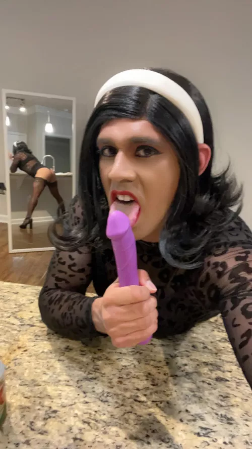 Just having fun with my dildo😘