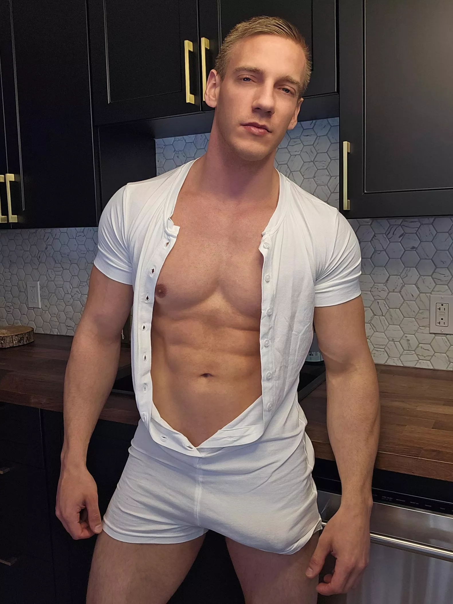 Meet me in the bedroom 😏..