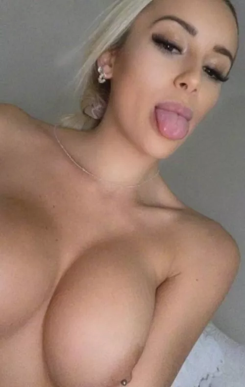 My application to be your blonde fuckdoll!