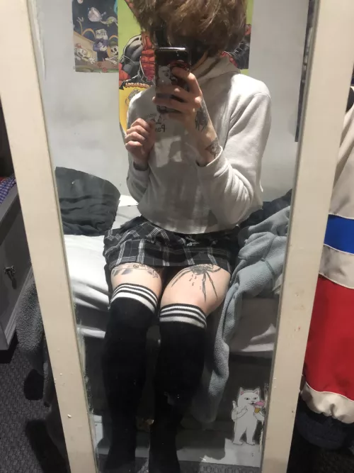 Need some femboy friends !