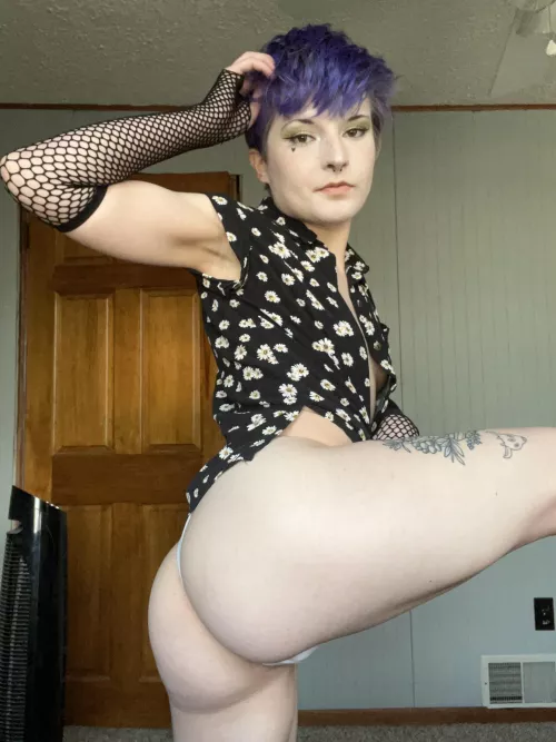 Petite alt girls with short dyed hair deserve to be stuffed and fucked however they’d like. But I might be biased