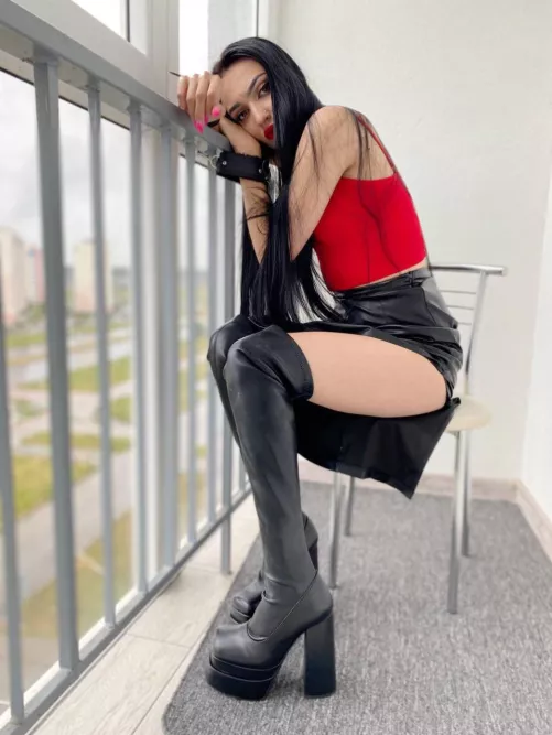 Save me and I'll thank you 😈🔥