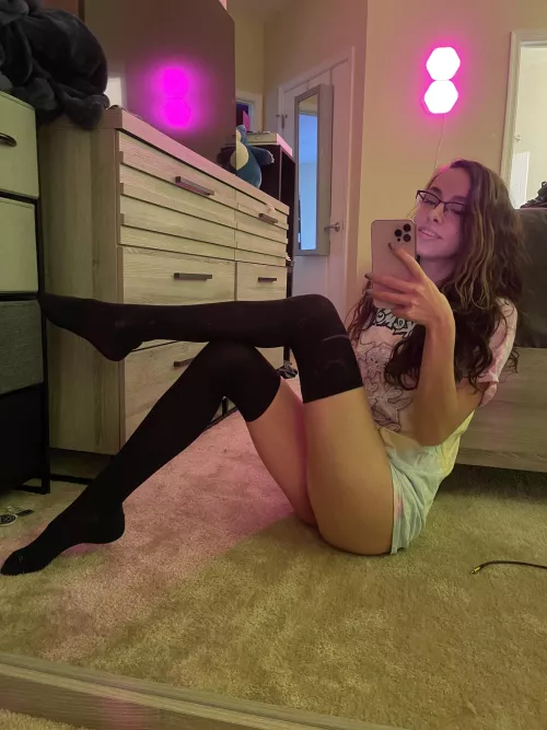 Showing off a little more of my butt, do you like 😜