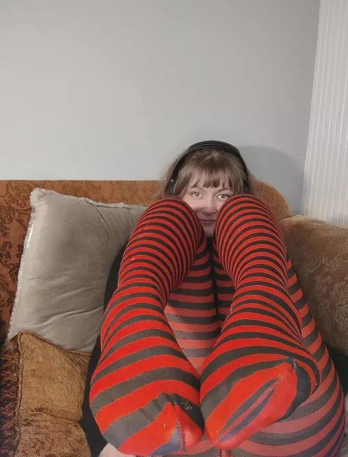 Such pretty hypnotic striped nylons to put you under my spell with 😉