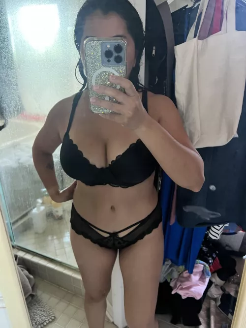 Ugh hubby fell asleep again. What’s a lonely milf to do?