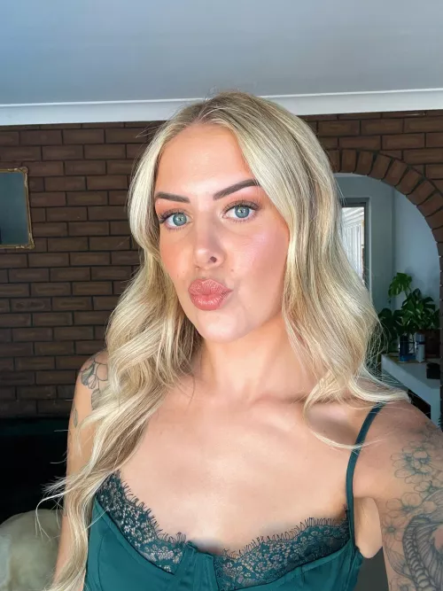 Which caught your attention first: tattoos or tits