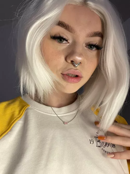 You're turned on by cute blondes like me, aren't you