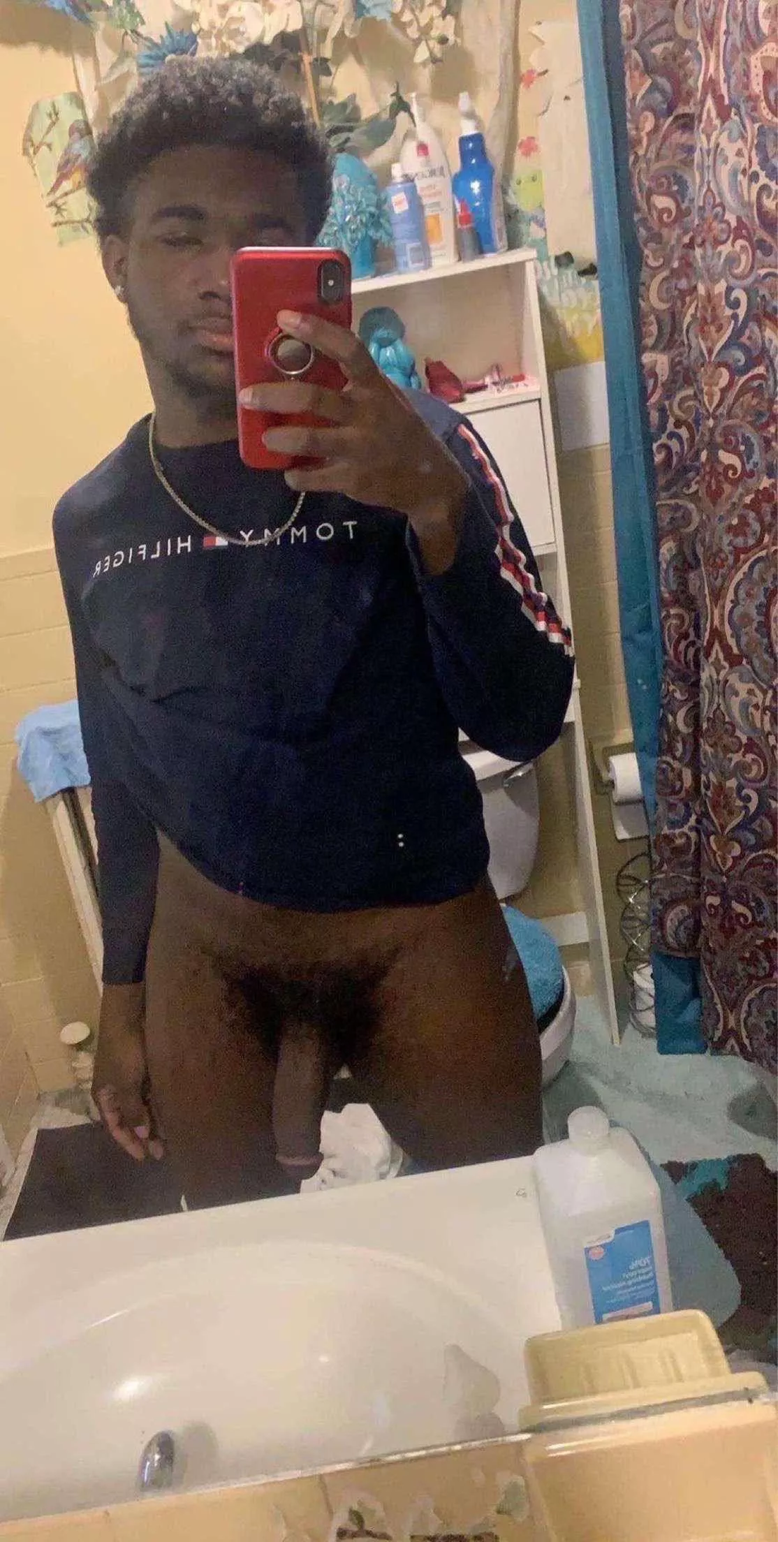 20 bi | looking for other hung guys bbc+++ hairy +++ | sc: mcolarado23