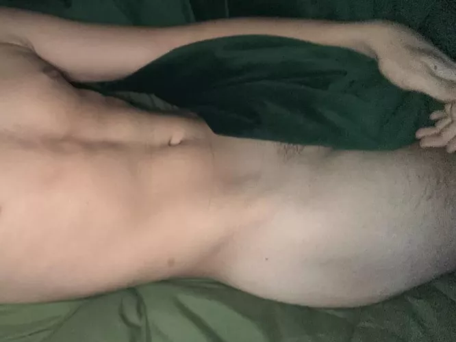 21 horny frat bro with a thick cock and fat ass. Hmu @levi_thorne44
