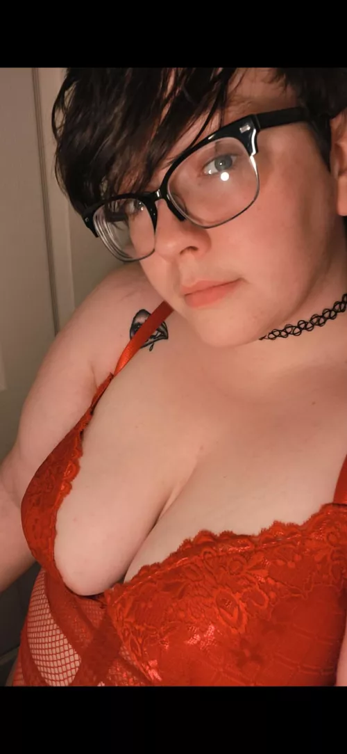 25 f looking for older man to chat with ^~^