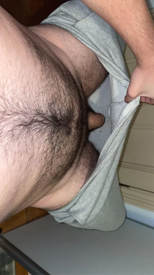 28 bi. Anyone down to get the lil man hard? DM me