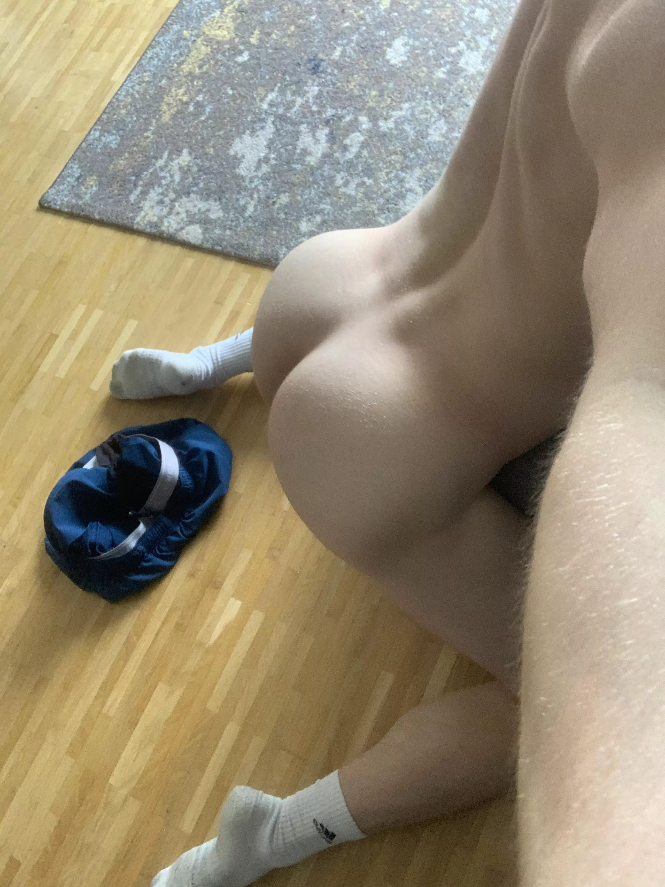 29 fit bottom: How hard are you now? Sc: matkgerman