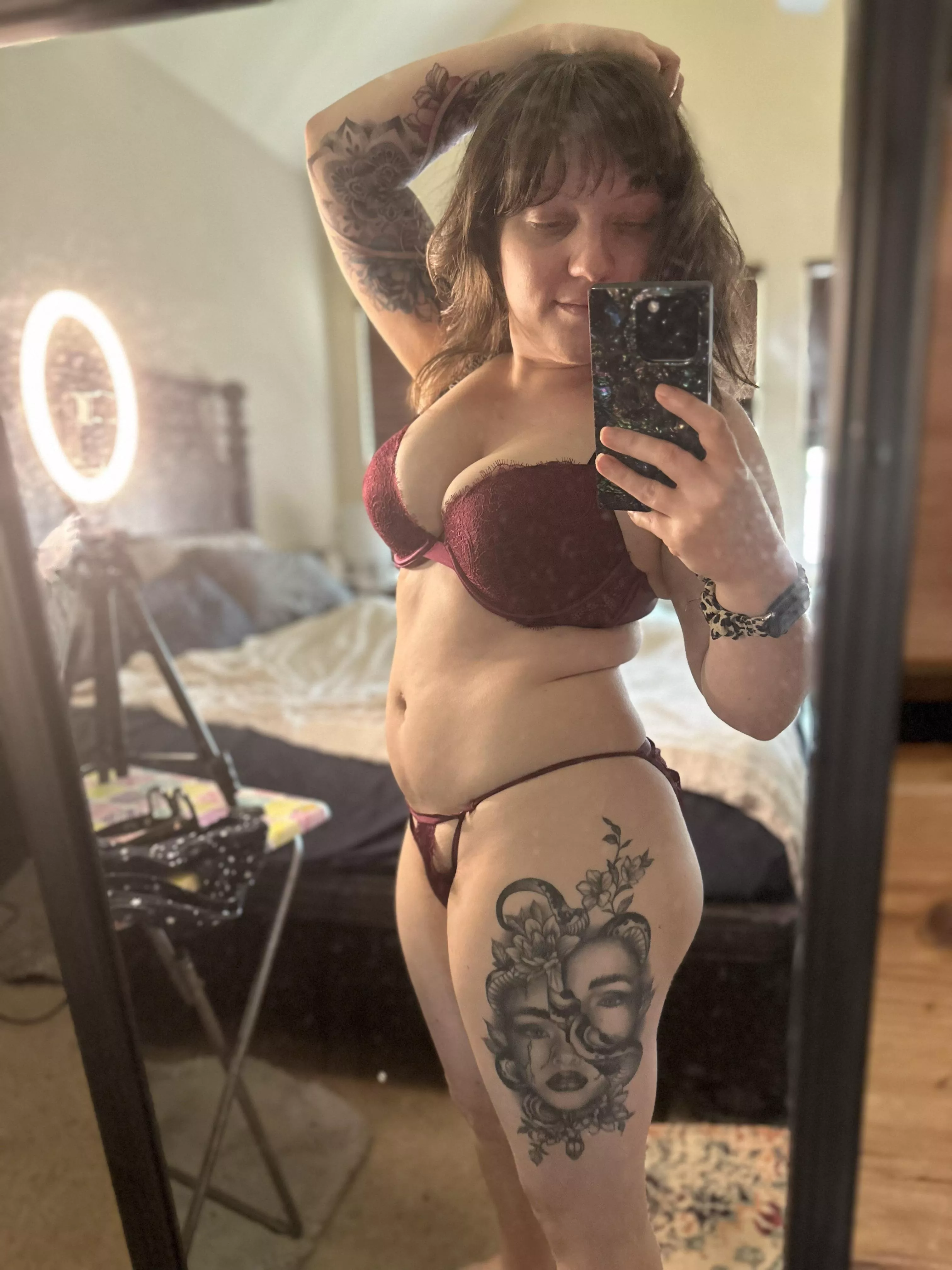 30F MILF. I think I’m still hot, but maybe it’s only me. 😬