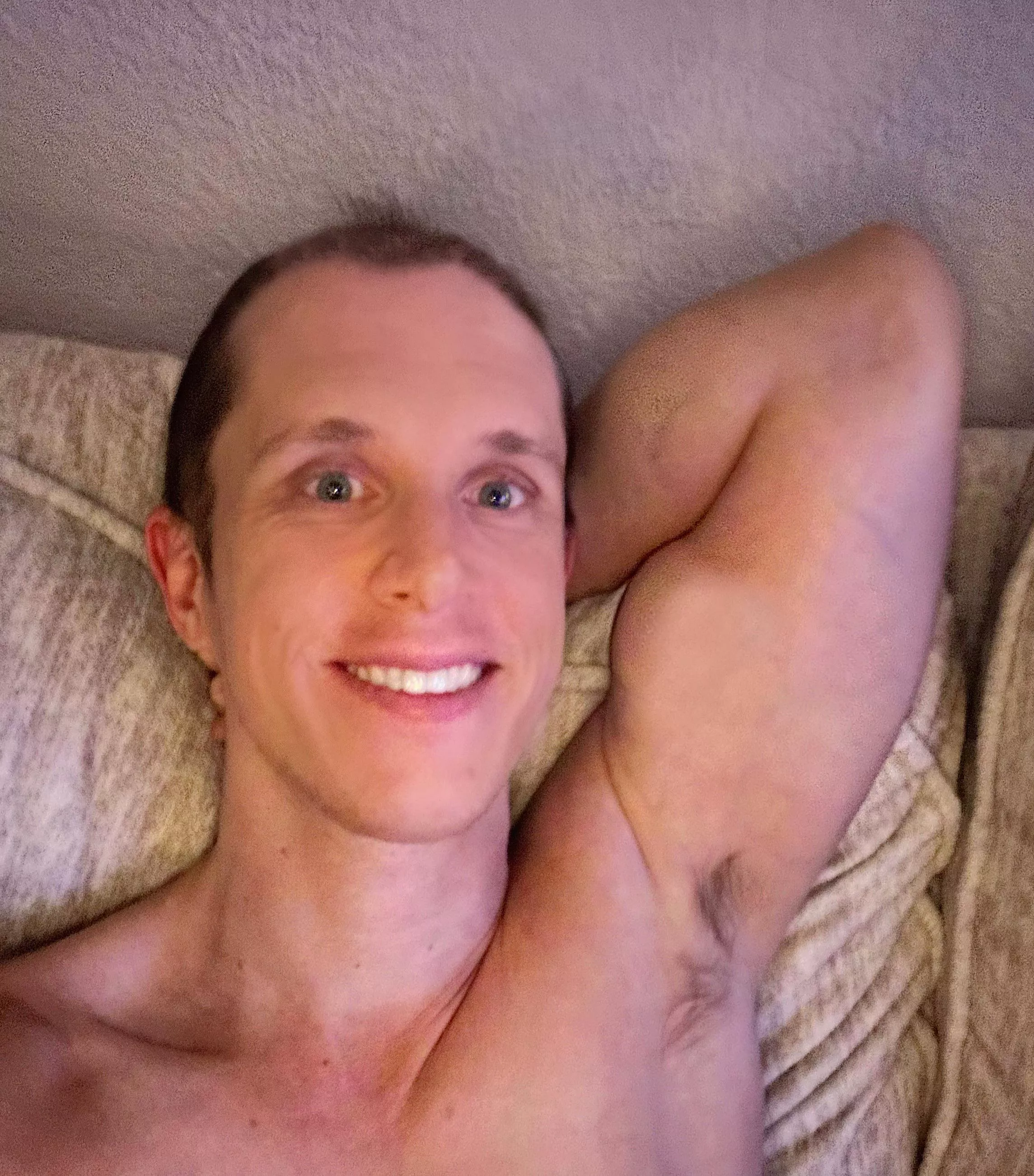 37 Year Old Gay Bro gone mild. I’m practically Nakey 🙊 But the picture only shows a little…