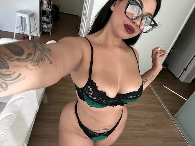 40 y/o mom to 3.. 😈 Am I your type?