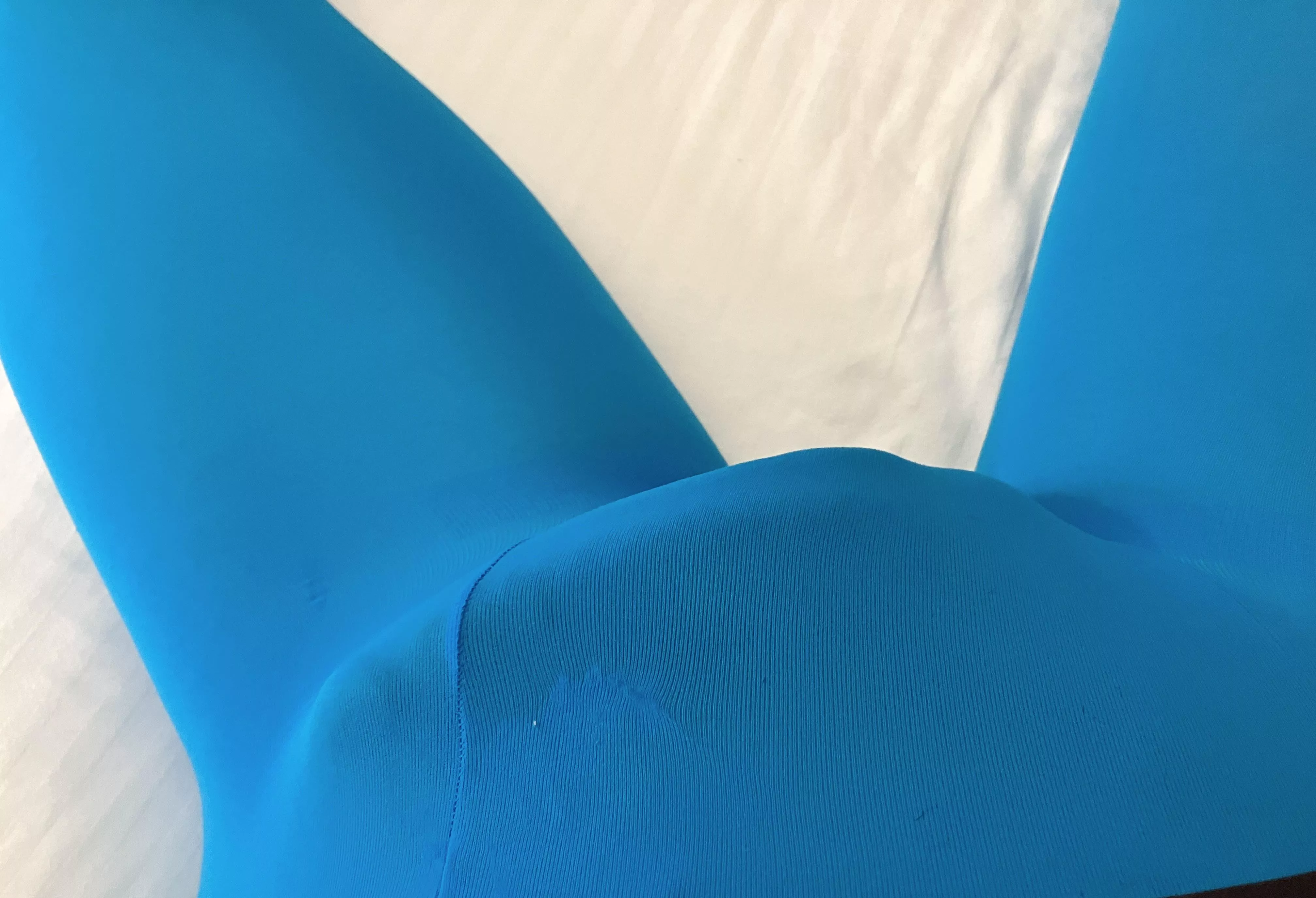 46. USA. DMs open if like guys in tights