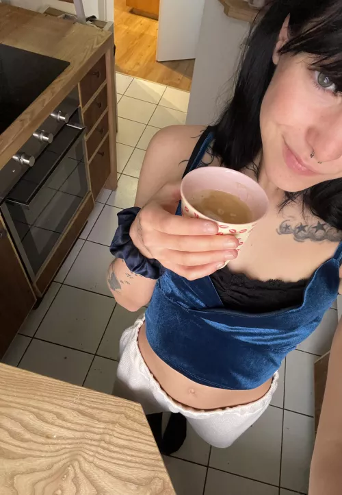 Belly buttons should always be shown off