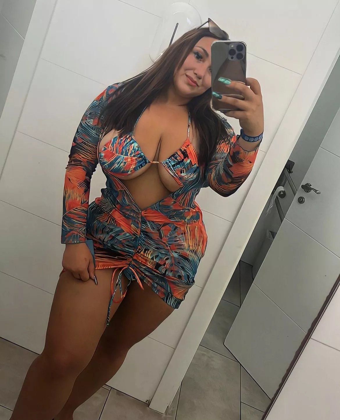 Chubby chav showing the full rack