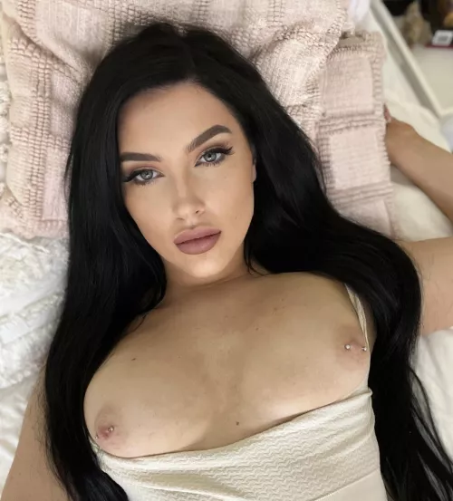 Do you prefer giving facials or coming tits ?