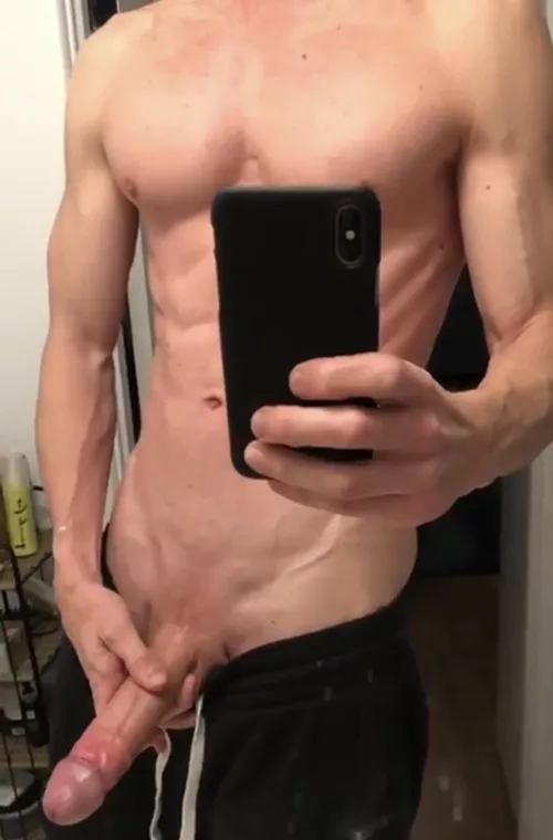 Does this pic make my phone look big?