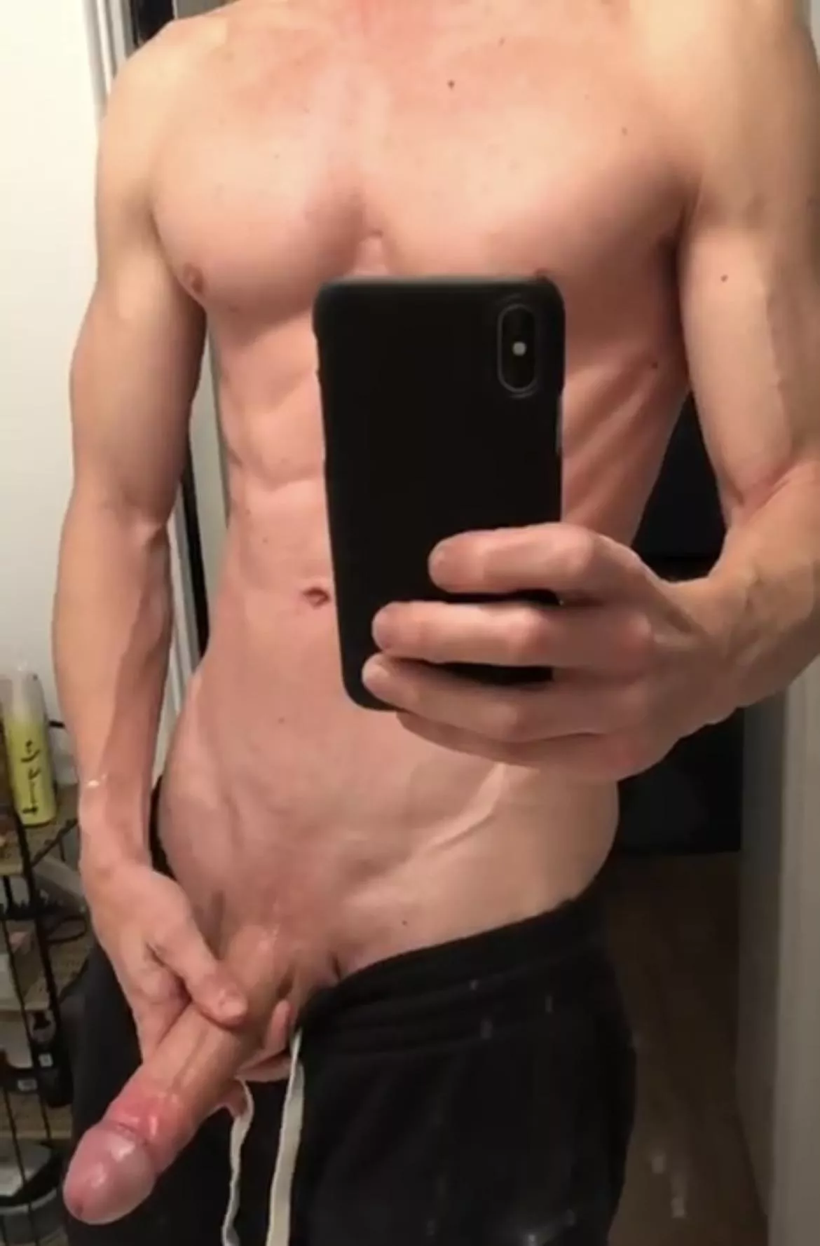 Does this pic make my phone look big?