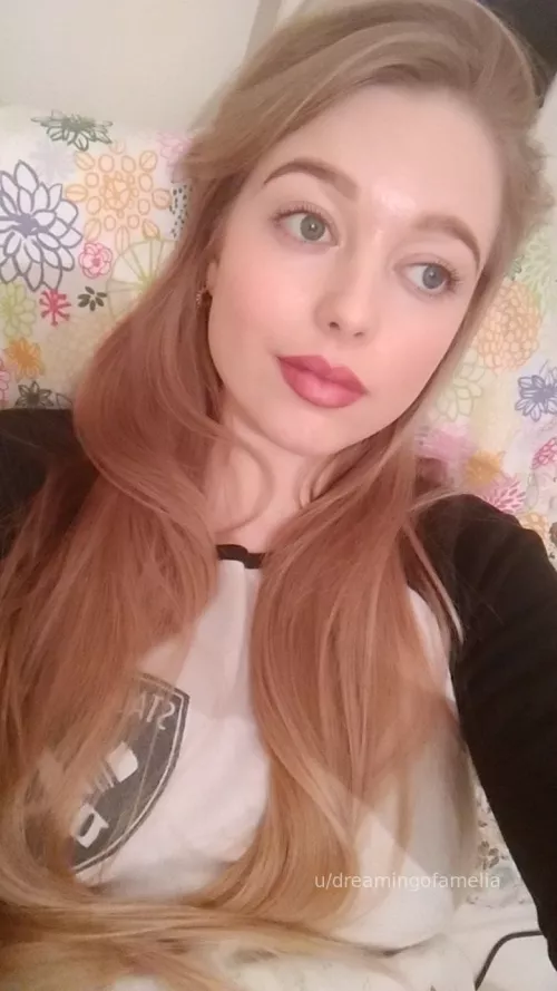 Face of a blonde-haired, blue-eyed girl