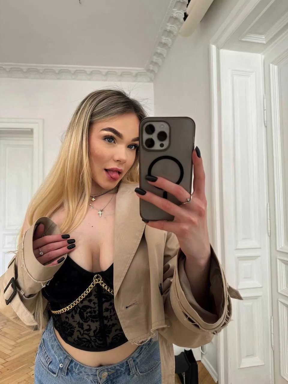 feel very hot in this outfit